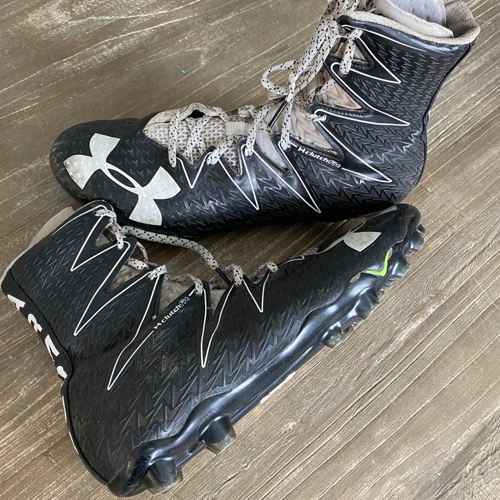 Football cleats under armour size 10.5